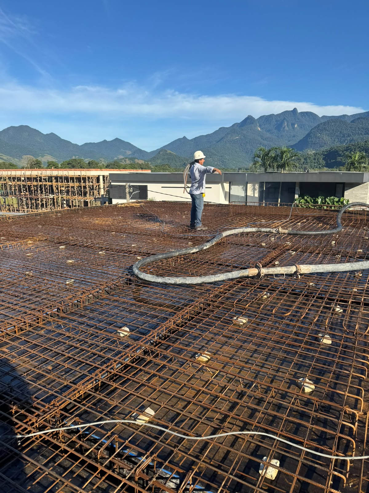 Case · Residência 630m² em declive — registro 9