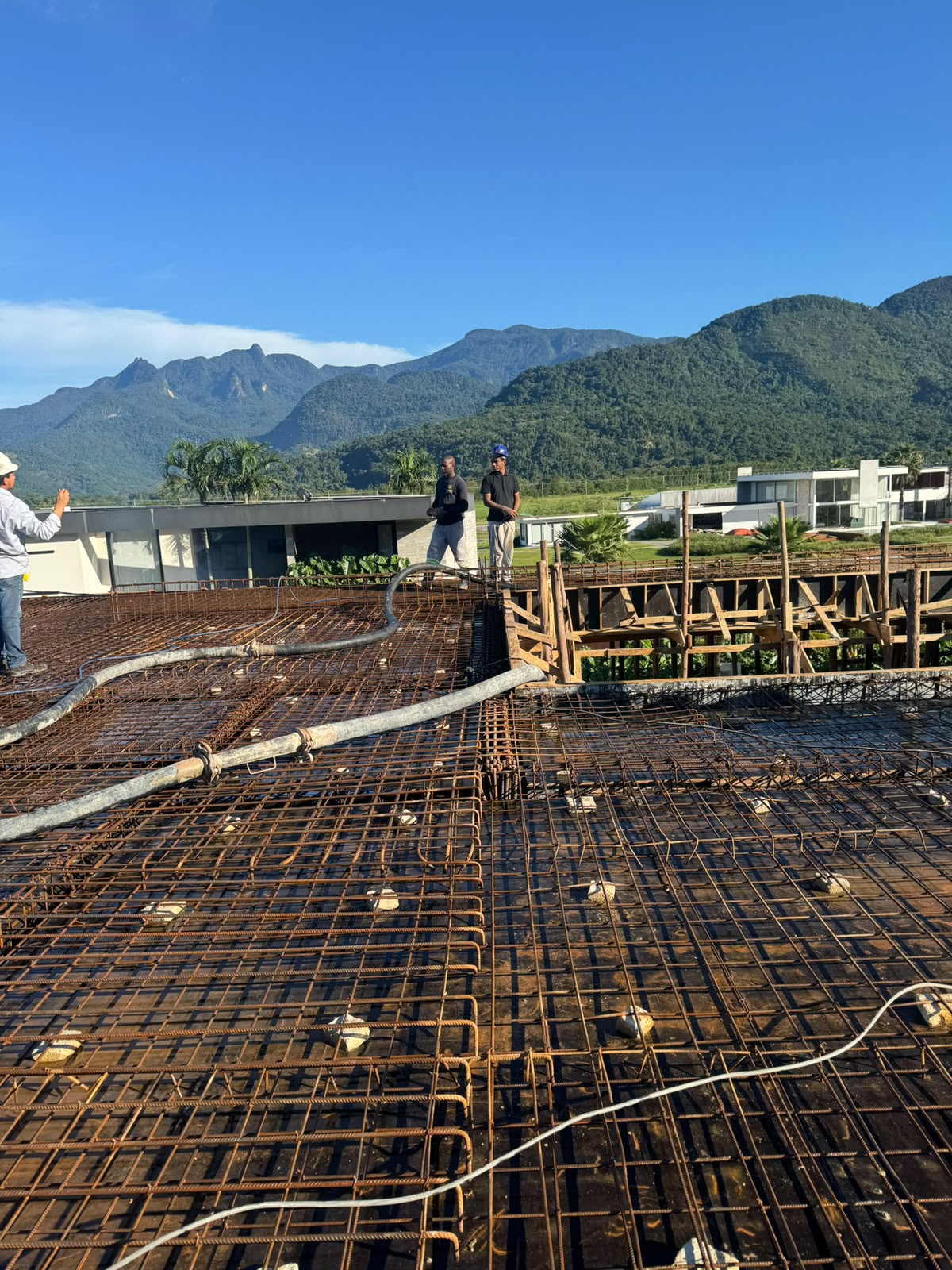 Case · Residência 630m² em declive — registro 10